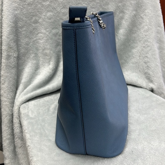 Michael Kors Large Tote - Picture 3 of 10